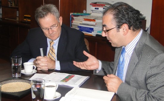 Gobierno y Bavaria El Ministro Díaz-Granados junto con el empresario Rushton