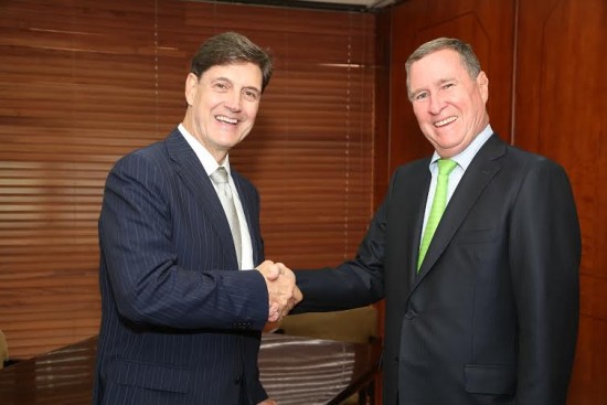 En la foto: José Manuel Velez, presidente de Serfinco, y Ricardo Arango, presidente de Ultrabursátiles