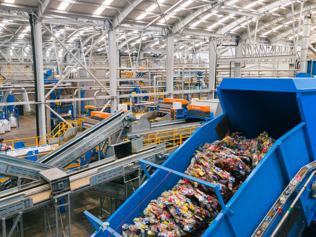 Enka logró mantener ingresos operacionales estables en $206.435 millones y una utilidad neta de $635 millones.