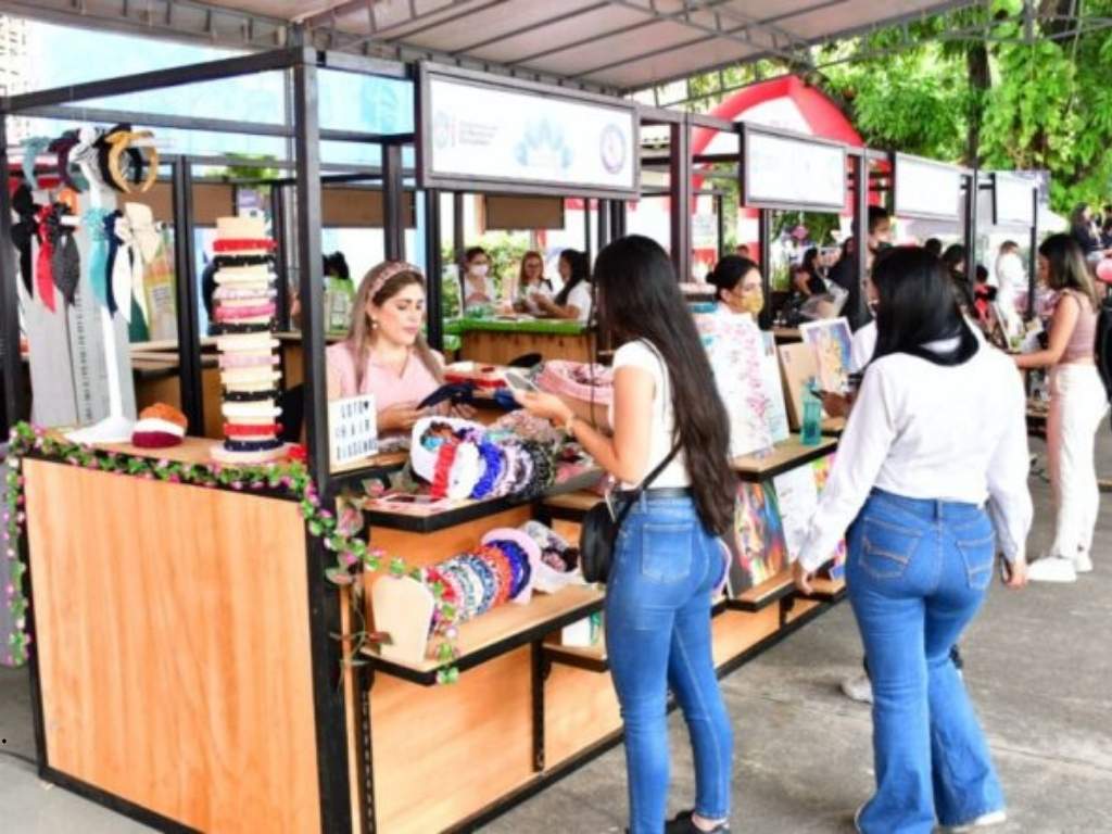 En la imagen se ve la realización de una feria