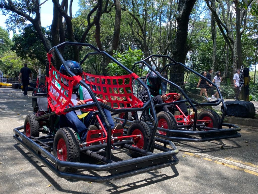 Metroparques, en alianza con el sector privado, presentó una nueva atracción en el Parque Norte: buggies recreativos.