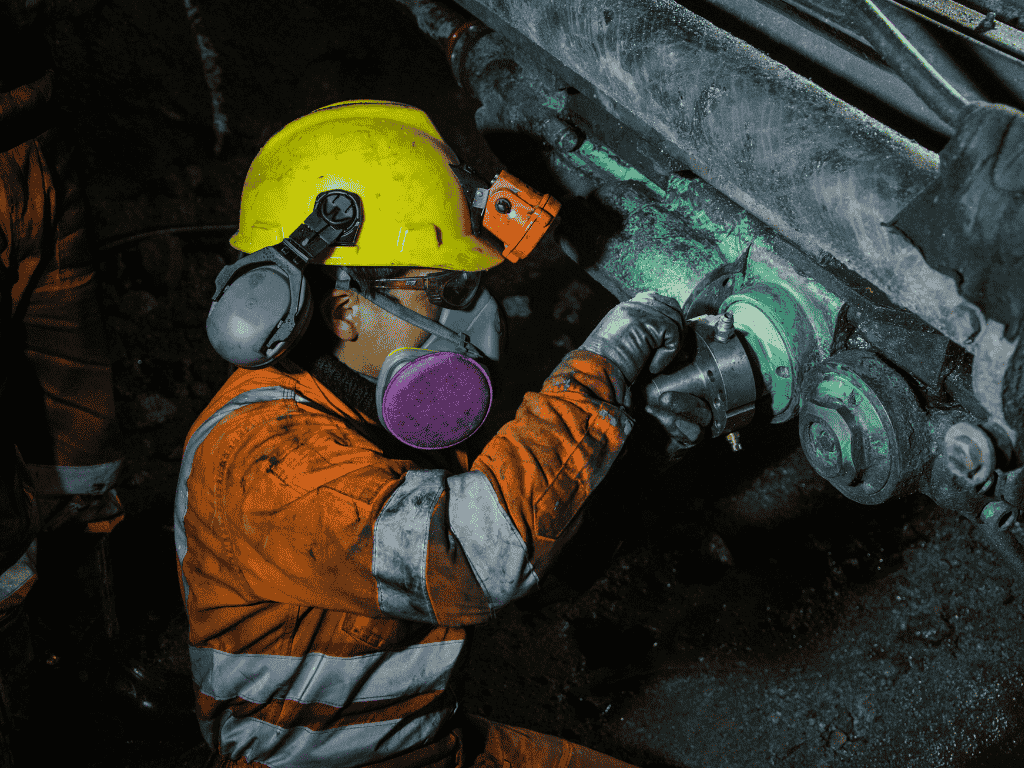 Foto: Canva. Aris Mining Corporation confirmó el rescate exitoso de los 23 trabajadores atrapados tras el colapso de un pozo en la mina La Reliquia.
