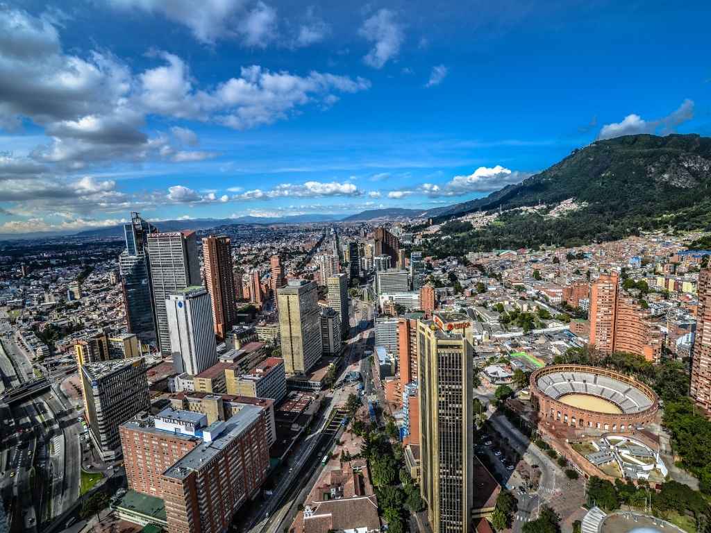 En la imagen se ve una panorámica de la ciudad de Bogotá
