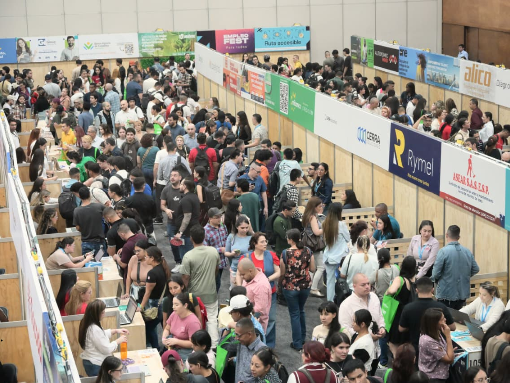 En la foto se ven los asistentes al Empleo Medellín Fest 2025