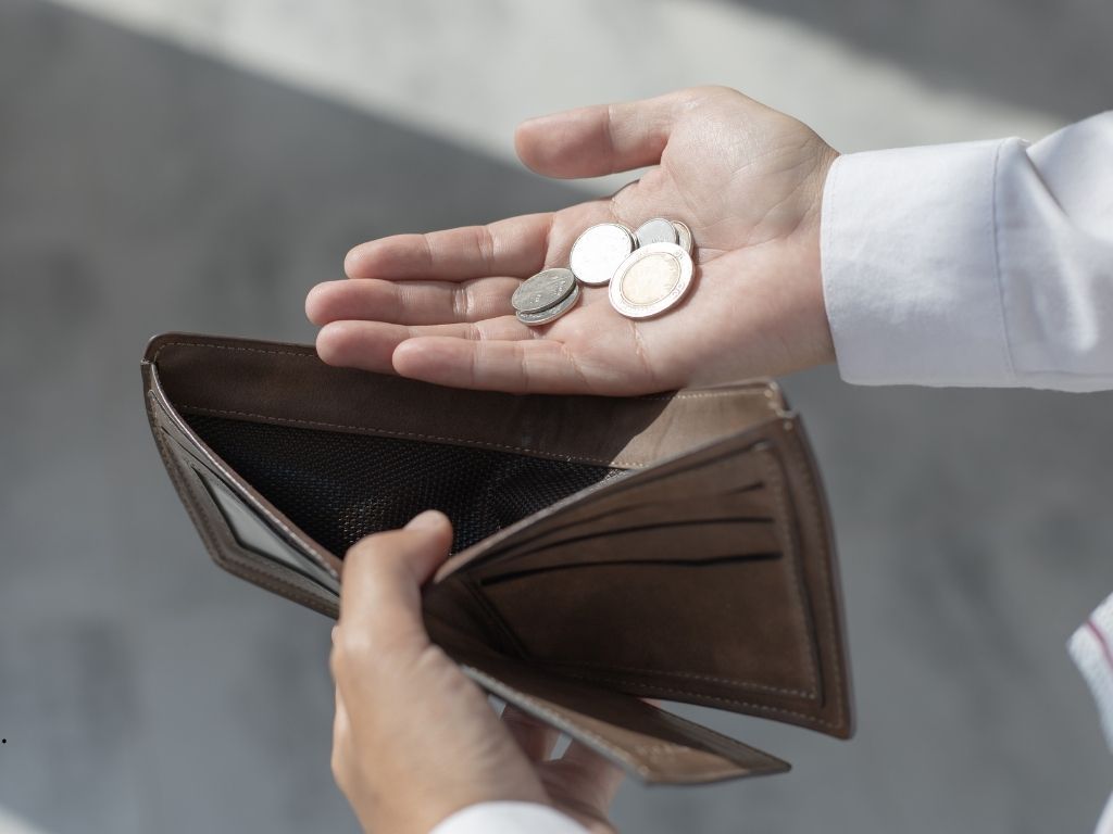 Imagen que muestra una billetera sin dinero