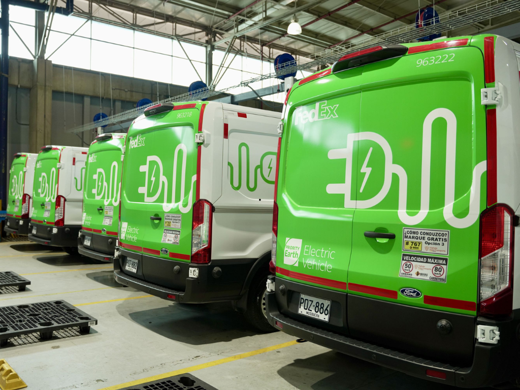 Foto: Ford. FedEx incorporó 14 Ford E-Transit 100% eléctricas a su flota en Colombia, en alianza con Ford Pro. Se trata de las Vans L2H2.