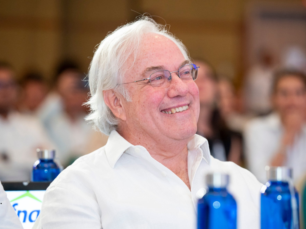 En la imagen se ve al saliente presidente de Comfecámaras Julián Dominguez en el Congreso de la agremiación en Cartagena.