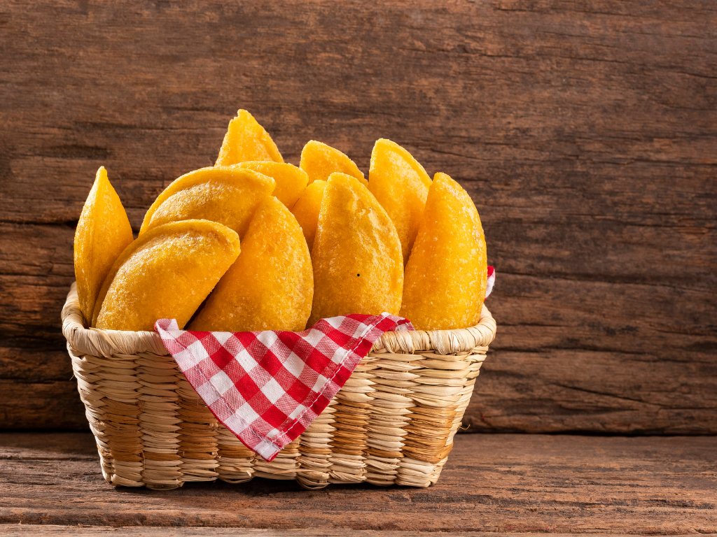 Foto: Canva. Rionegro, Antioquia, se convertirá en epicentro de tradición y negocio con las Fiestas de la Empanada, el Dulce y el Postre 2025.
