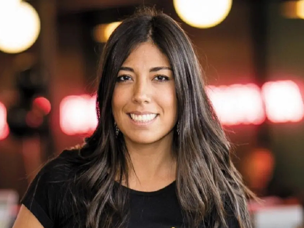 En la imagen aparece Karen Scarpetta, nueva líder de Tesla en Colombia.