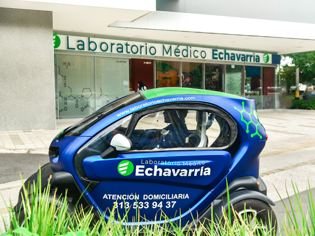 En la imagen aparece una sede del Laboratorio Médico Echavarría en Medellín.