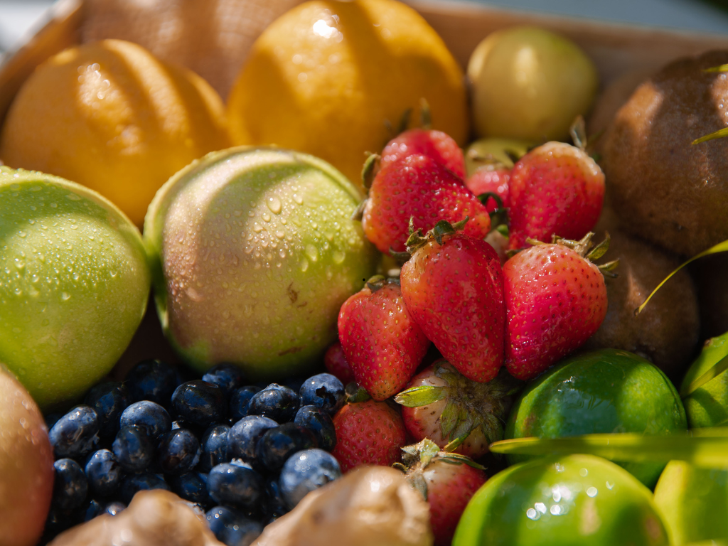 Foto: Canva. El DANE reportó variaciones mixtas en los precios mayoristas de frutas y tubérculos durante el mes de septiembre.