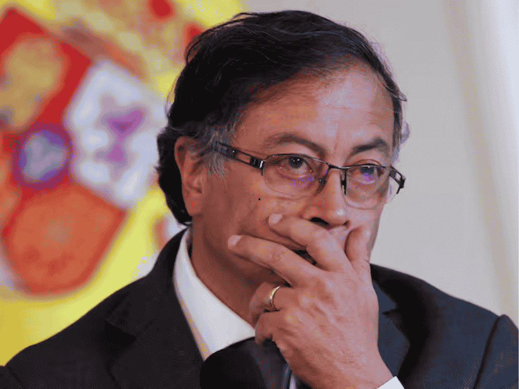 En la imagen aparece Gustavo Petro.