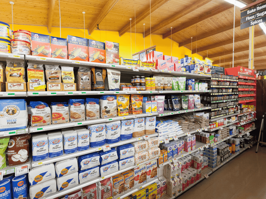 Foto: Canva. El comercio minorista en Antioquia registró un crecimiento del 16,6% en las ventas reales durante agosto de 2025.