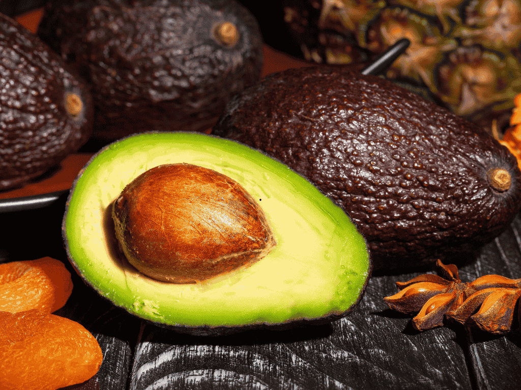 Foto: Canva. Antioquia se posiciona como el eje productivo del aguacate Hass contribuyendo con el 47,48% de las exportaciones nacionales.