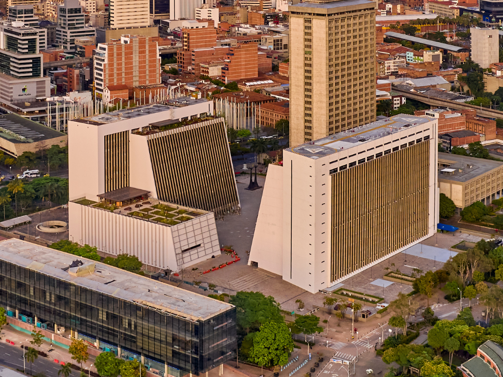 Foto: Canva. Las Comisiones Primera y Segunda del Concejo de Medellín aprobaron el Presupuesto 2026, con un monto total de $12,06 billones.Las Comisiones Primera y Segunda del Concejo de Medellín aprobaron el Presupuesto 2026, con un monto total de $12,06 billones.