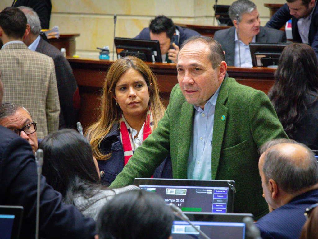 Foto: Mintrabajo.El Ministro de Trabajo confirmó el cronograma para iniciar la discusión del salario mínimo legal mensual vigente (SMLMV) para 2026.