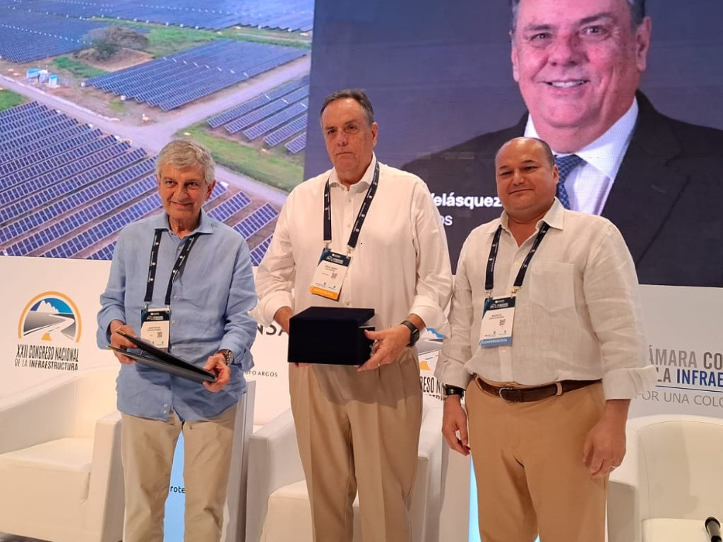 Foto: CCI. CCI distinguió a Jorge Mario Velásquez, presidente del Grupo Argos, con el máximo galardón en la categoría ‘Empresario Distinguido.