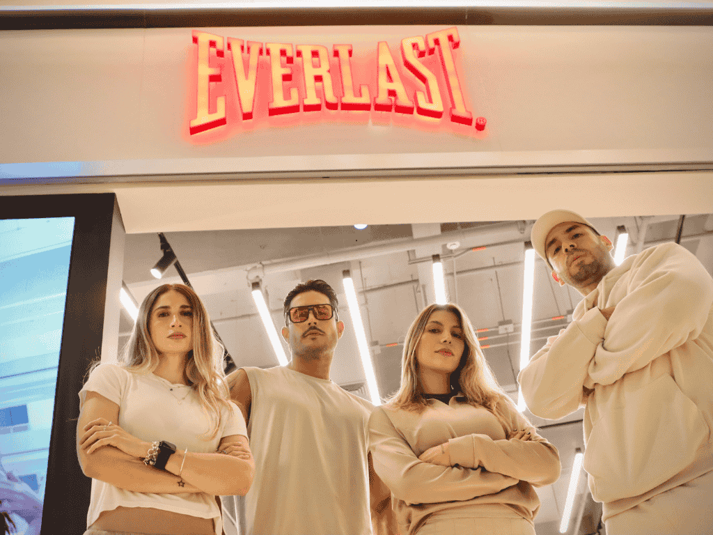 La marca estadounidense Everlast, con más de 115 años en equipamiento deportivo y lifestyle, inauguró su primera tienda propia en Medellín.