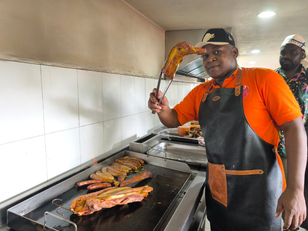 Foto: ABC Economía. La historia de Juan David Caicedo Murillo —conocido como El Chory— se ha convertido en ejemplo representativo de la gastronomía de Urabá.