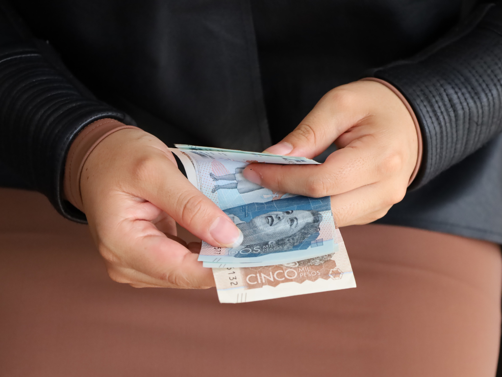 Foto: Canva. BBVA Research proyecta que la economía de Colombia seguirá avanzando, pero a un ritmo moderado con un crecimiento de 2,8 % en 2026 y 2027.