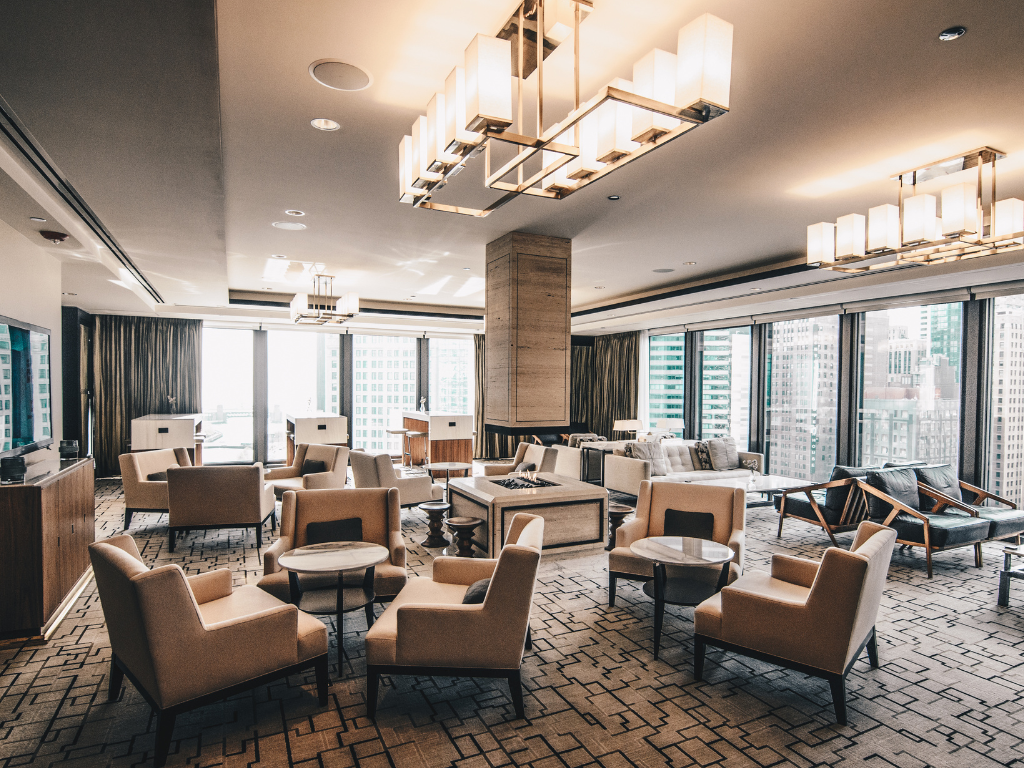 Foto: Canva. Mincomercio dio a conocer el decreto que busca endurecer las reglas para el sector de alojamiento turístico en Colombia.