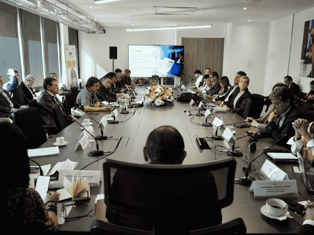 Foto: Mintrabajo. Se instaló oficialmente la Comisión Permanente de Concertación de Políticas Salariales y Laborales para definir el salario mínimo 2026.