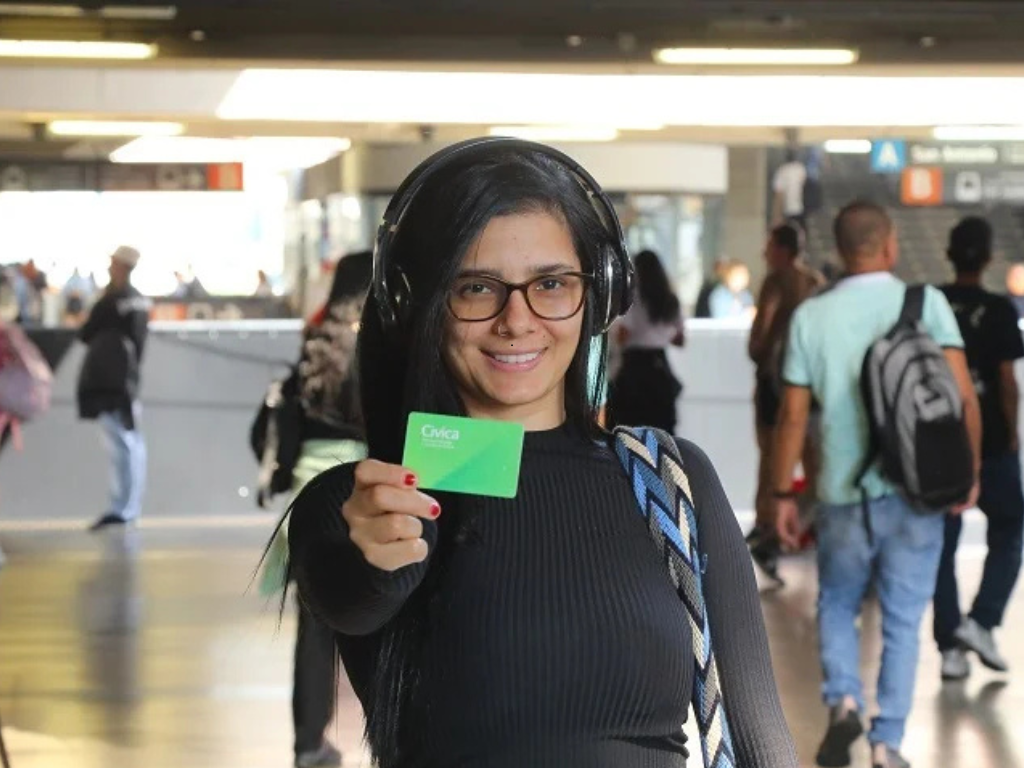 Foto: Metro de Medellín. Ahora los usuarios del Metro de Medellín podrán acumular y redimir Puntos Colombia directamente con la tarjeta Cívica.