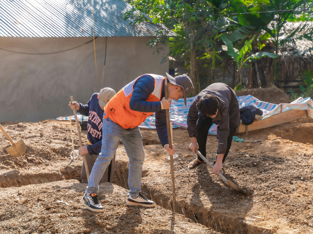 Foto: Canva. El ajuste al salario mínimo representa un aumento de $327.405, elevando el costo total por trabajador a aproximadamente $2.864.324 mensuales.