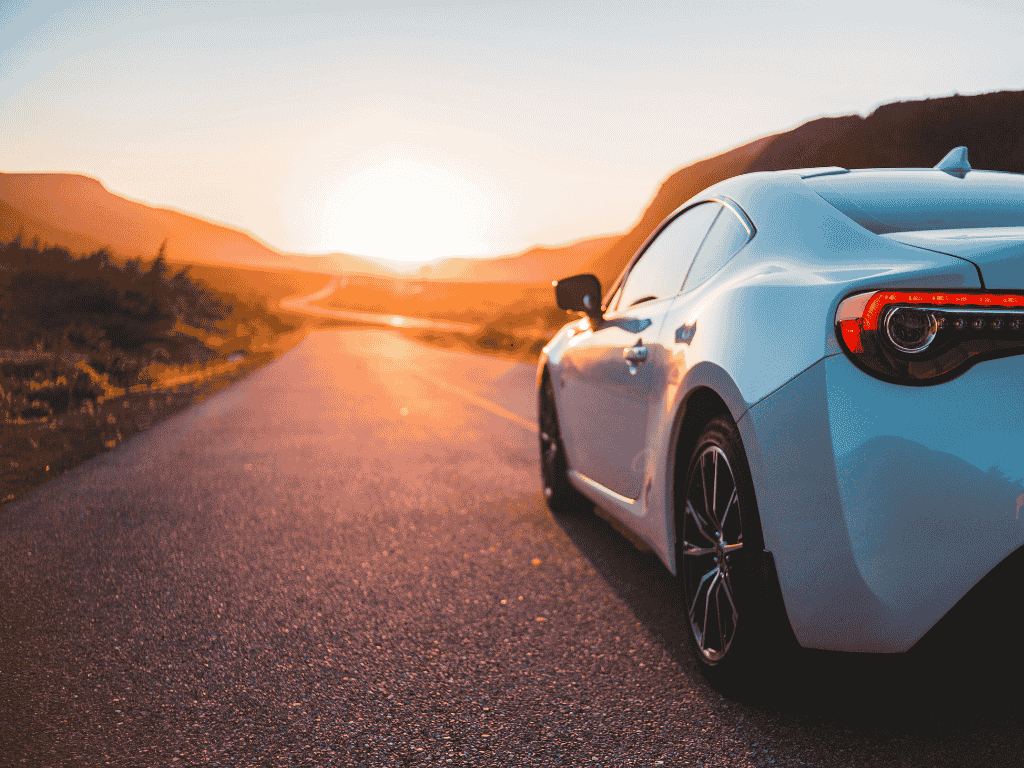 Foto: Canva. En Antioquia se matricularon 3.987 vehículos nuevos durante noviembre, lo que representa un crecimiento del 13,8 %.