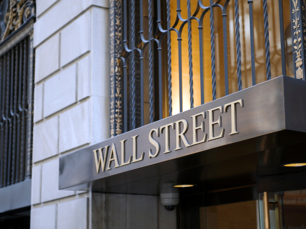 Foto: Canva. La Reserva Federal (Fed) anunció un recorte de tasas de interés de 0,25 puntos porcentuales, llevando el rango objetivo al 3,75 % – 4 %.