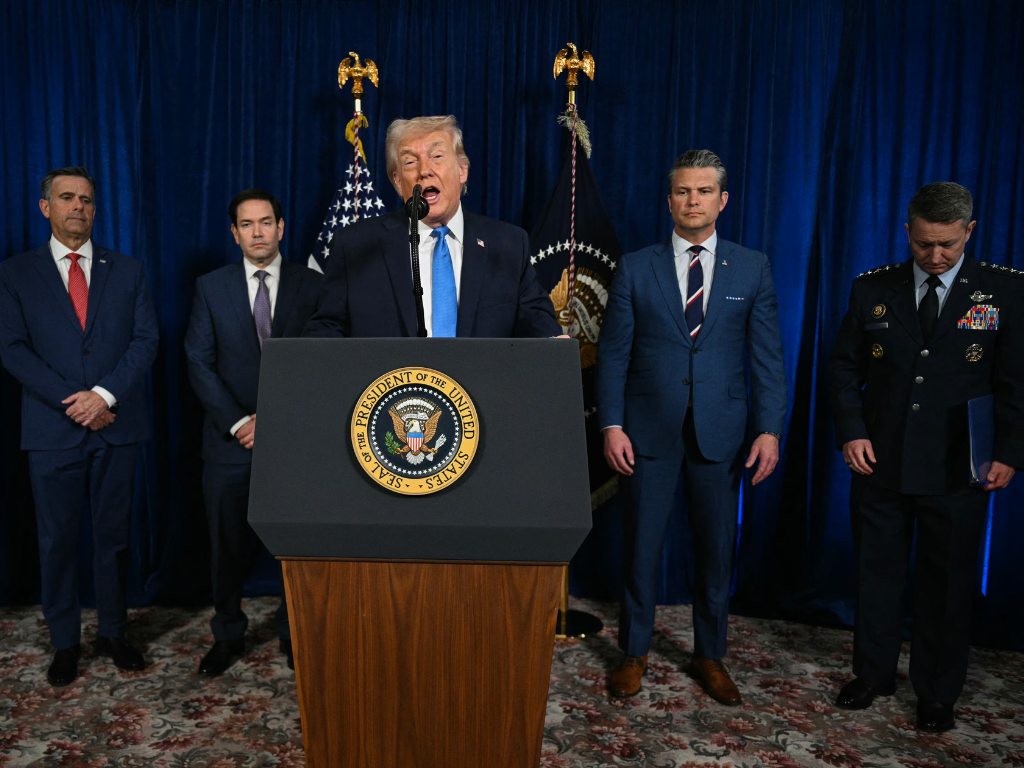 En la imagen aparece el presidente de los Estados Unidos, Donald Trump, en rueda de prensa.