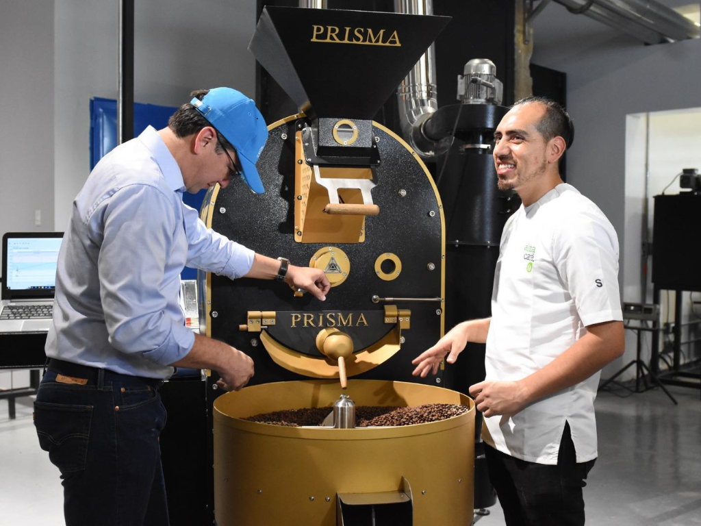 Foto: FNA. Federación Nacional de Cafeteros FNC anuncia nuevos Centros de Industrialización Regional en Antioquia, Tolima y Quindío para 2026.