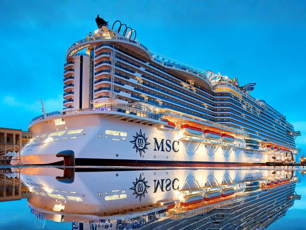 En ima imagen aparece un barco de MSC Cruceros.