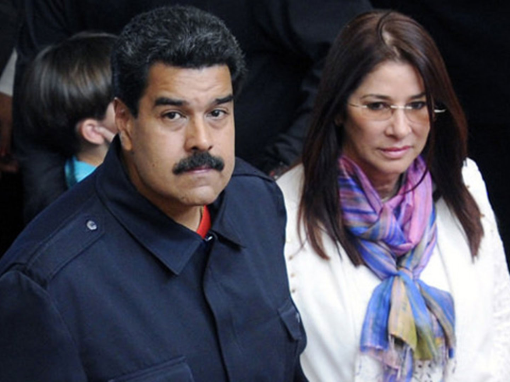 En la imagen aparece Nicolás Maduro y su esposa Cilia Flores.