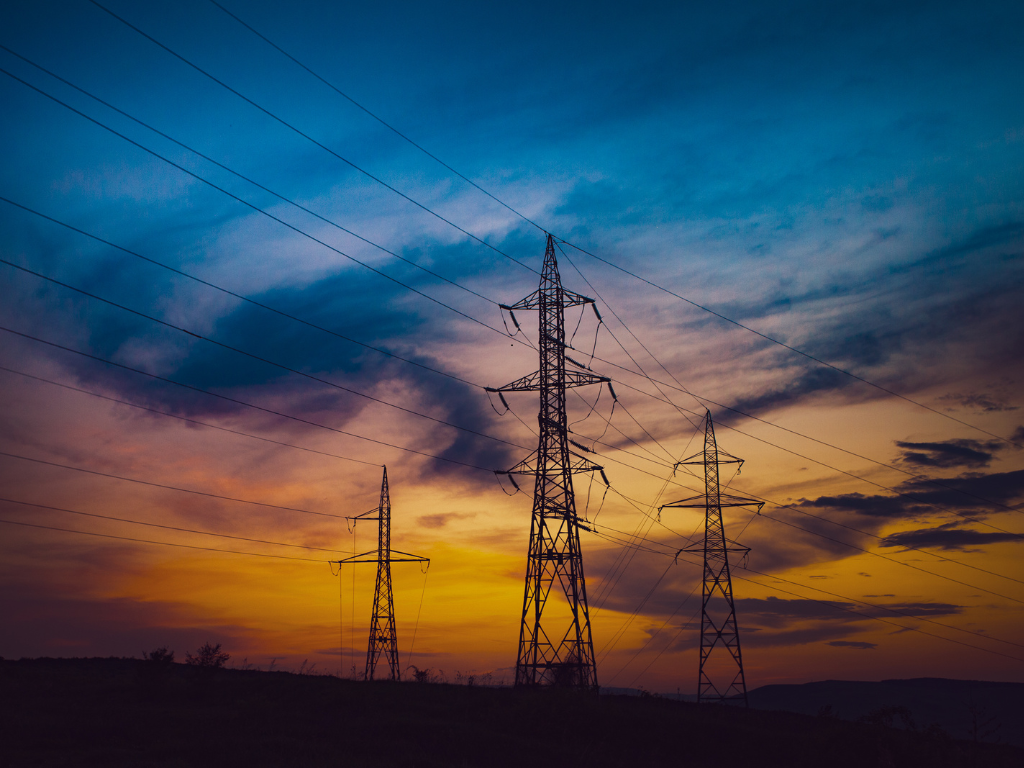 Foto: Canva. Colombia suspende Transacciones Internacionales de Electricidad (TIE) con Ecuador por seguridad energética ante posible El Niño.