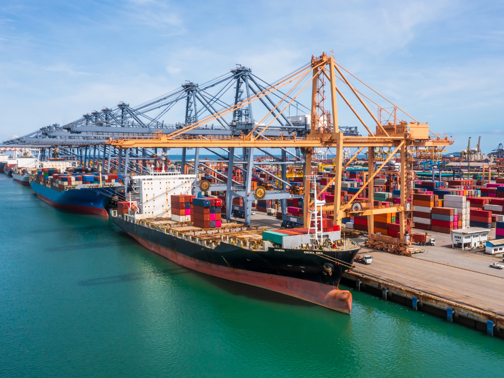 Foto: Canva. Ecuador aplica arancel 30% a productos colombianos desde 1 febrero por falta cooperación seguridad. Es el sexto socio comercial del país.