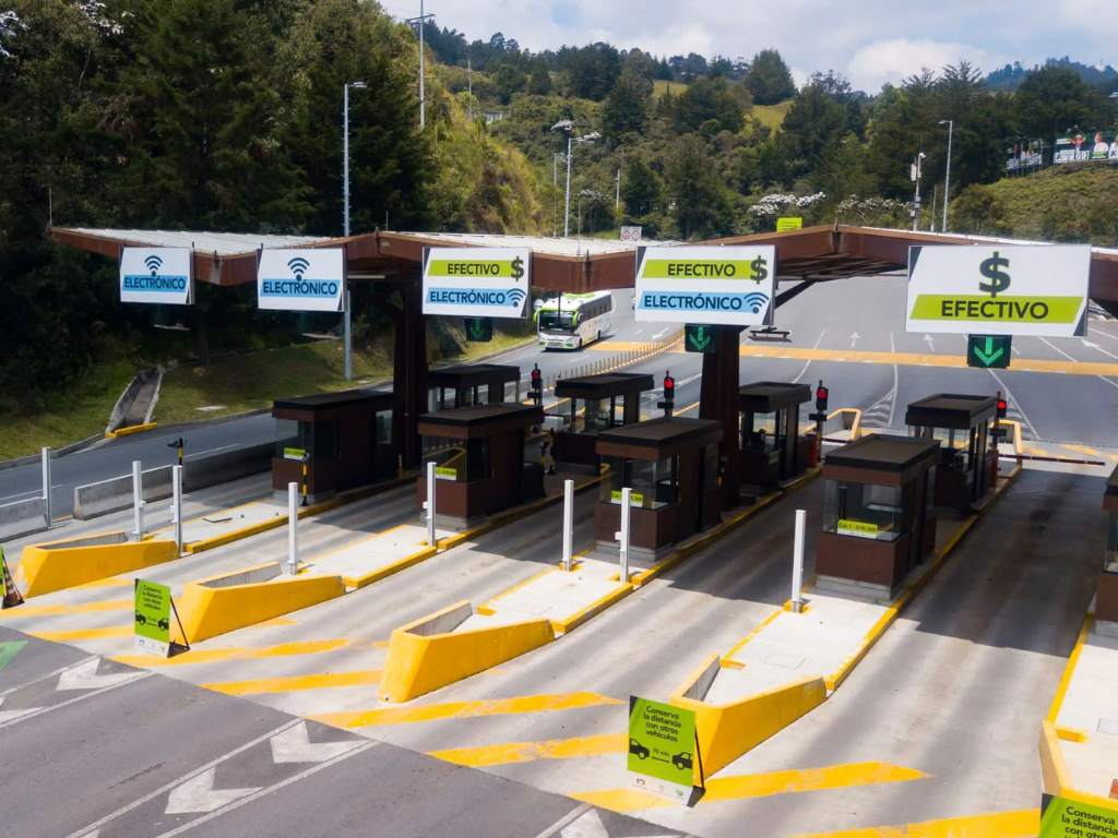 Foto: Concesión Túnel de Oriente. Peajes de la Gobernación Antioquia se reajustan tarifas +5,1% . Túnel Oriente $26.300, Variante Palmas $20.200, entre otros.