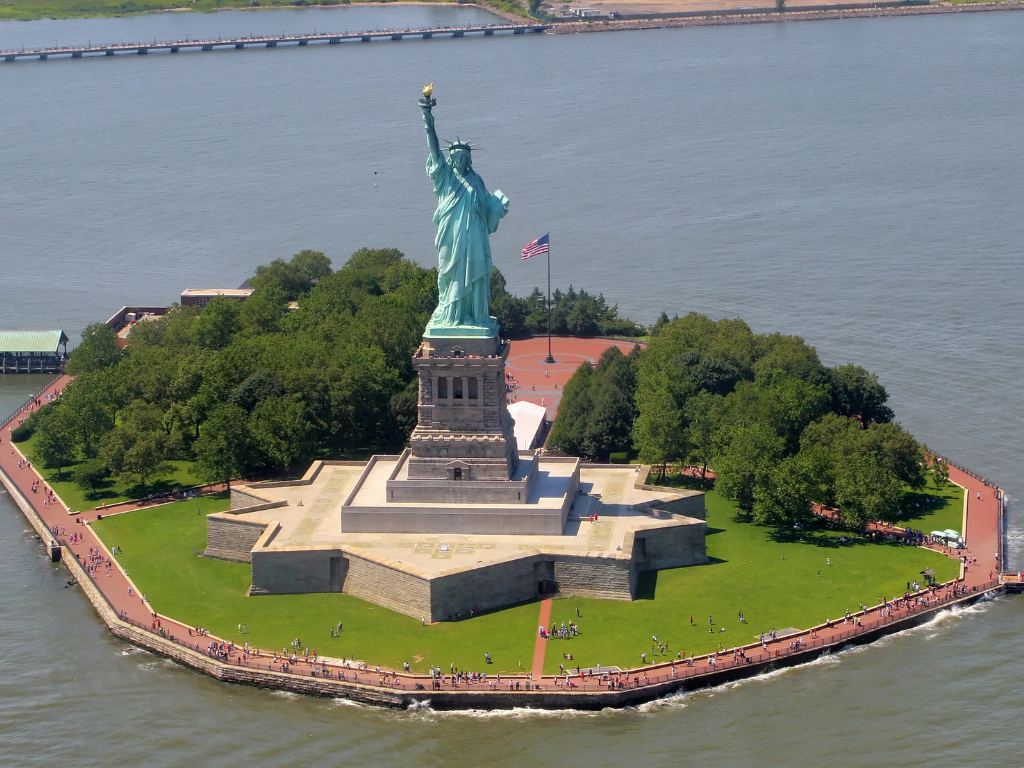 Foto: Canva. El sector turístico de Estados Unidos se enfrenta a un escenario de contracción sin precedente por el endurecimiento de medidas por Trump.