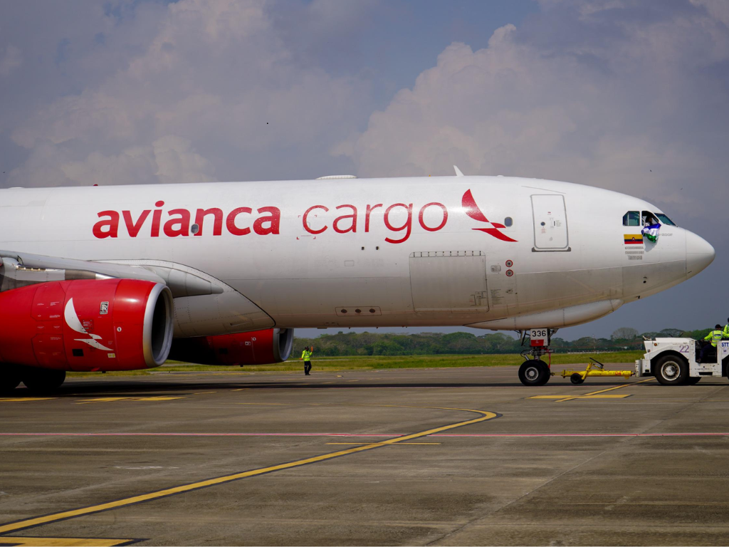 Foto: Avianca. Avianca realiza operación histórica con avión carguero A330F en Montería para ayudar a damnificados en Córdoba.
