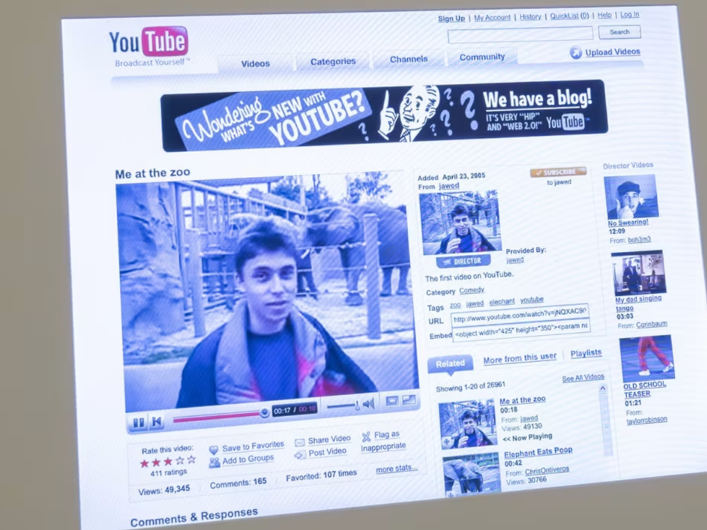 Foto: Cortesía. El Museo Victoria and Albert de Londres exhibe la reconstrucción original de YouTube y el video "Me at the zoo" de 2005.