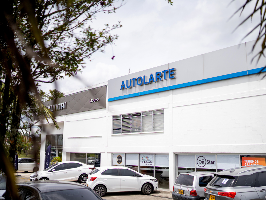 Foto: Autolarte. Autolarte celebra 75 años con inversión de $7.000 millones en nuevas sedes BYD y talleres eléctricos. Conozca su plan de expansión.