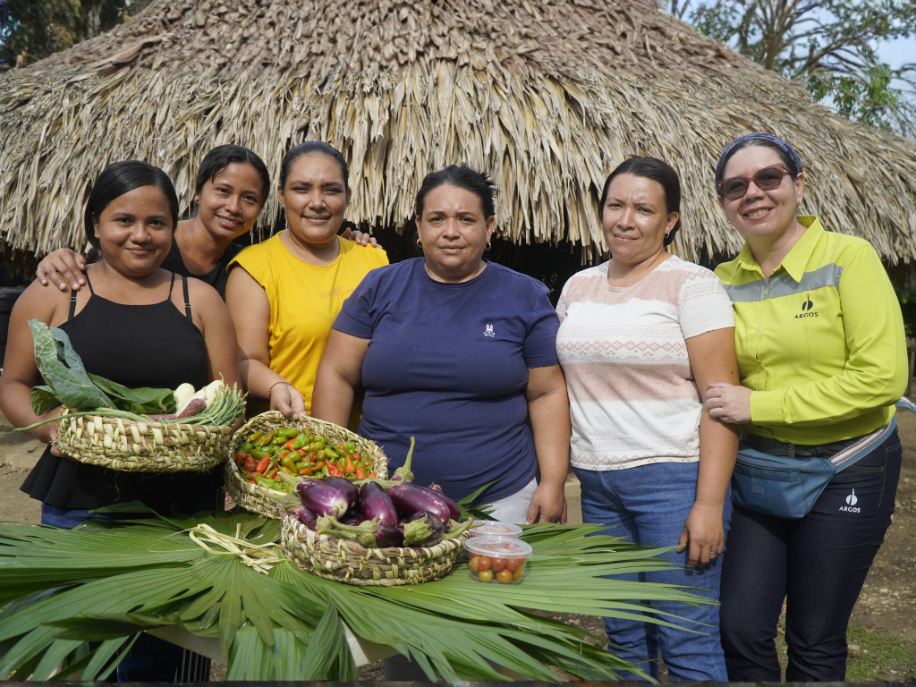 Foto: Cementos Argos. Cementos Argos impactó a 1 millón de personas en 2025 con una inversión social de $38.647 millones. Conozca cómo transforman la ruralidad.