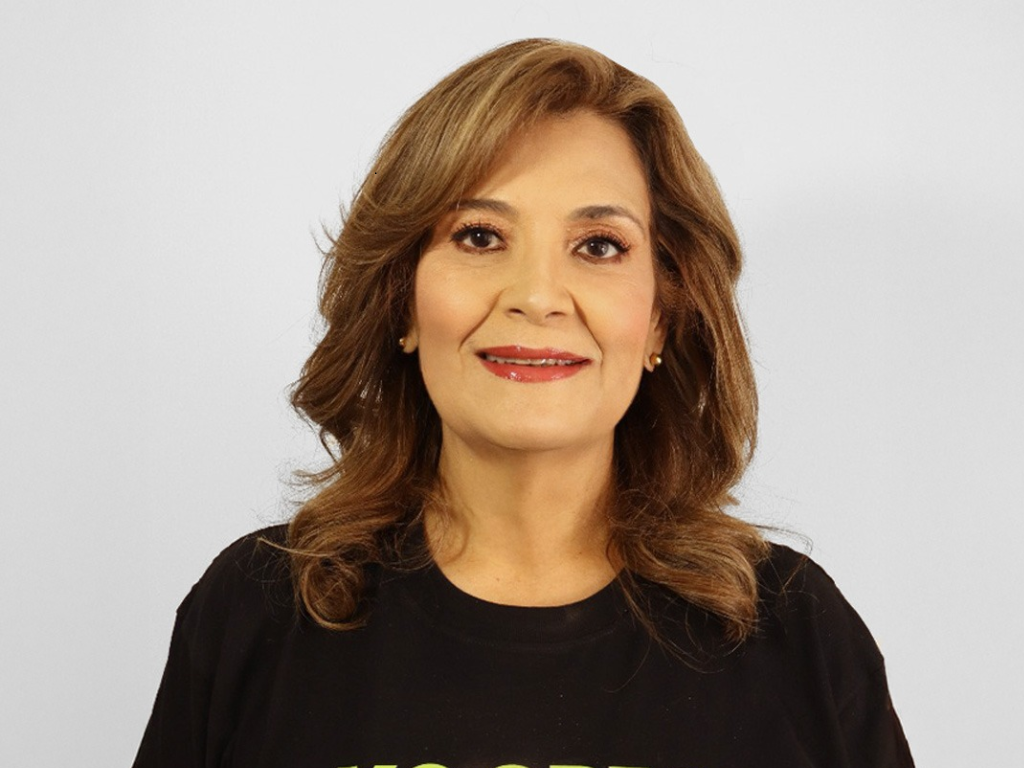 Foto: Claudia Hoyos. Conozca la propuesta de Claudia Hoyos para que el Estado pague la pensión de adultos desempleados. Análisis de costos e impacto en Antioquia.