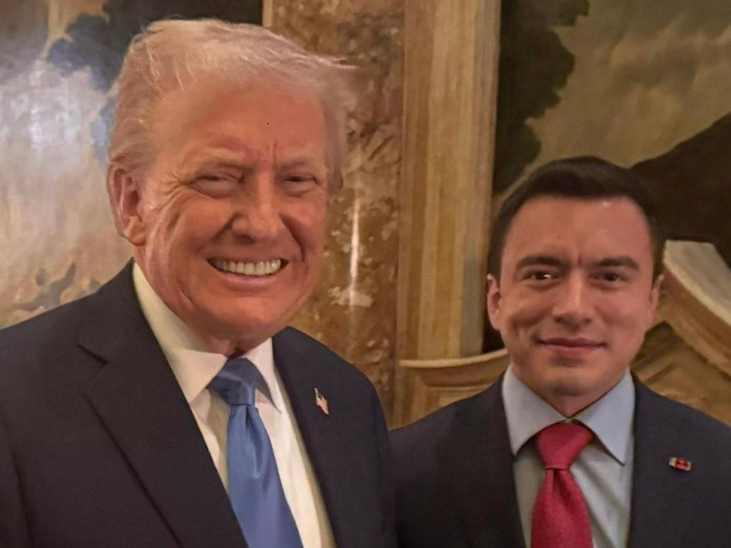 En la imagen aparecen los presidentes de Estados Unidos y Ecuador, Dondald Trump y Daniel Novoa