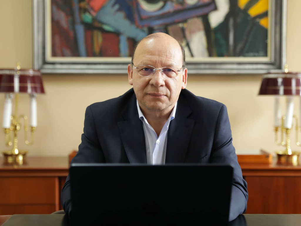 Foto: MinHacienda. MinHacienda notifica a los bancos el decreto de inversiones forzosas. Analizamos el impacto en las tasas de interés y el crédito para pymes.