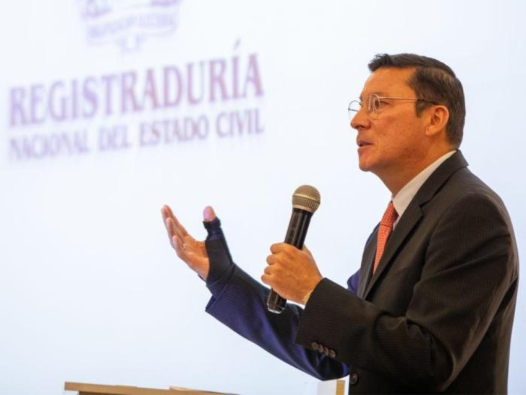 Registrador Hernán Penagos reporta tranquilidad en las urnas pero alerta sobre 300 millones de ciberataques a la web de la Registraduría.
