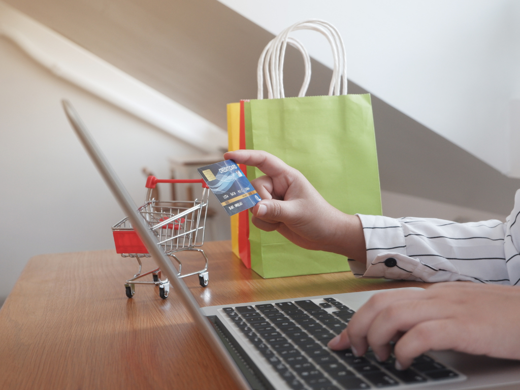 Foto: Canva. Antioquia registra el mayor gasto online por el Día de la Mujer en Colombia con un promedio de $196.156 por compra.