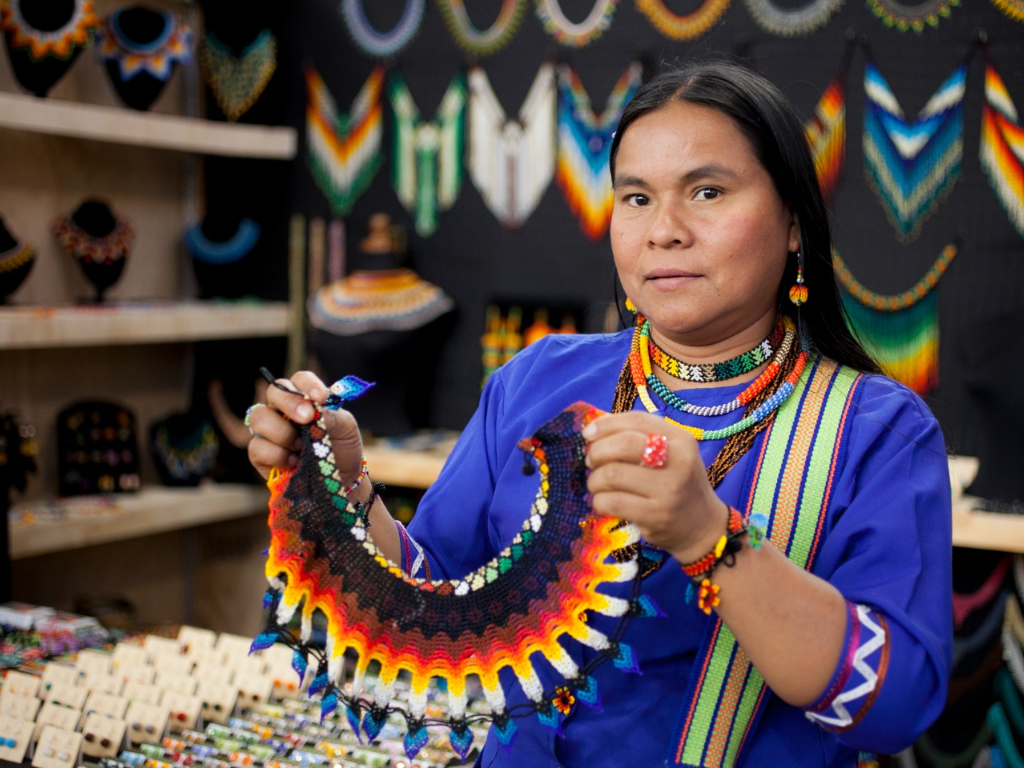 Foto: Alcaldía de Medellín. Inicia la convocatoria para Expoartesano 2026 en Medellín. Artesanos étnicos y contemporáneos pueden postularse hasta el 6 de abril.