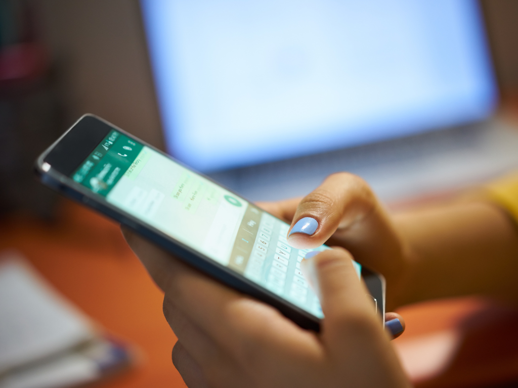 Foto: Canva. Alerta de la EAAB por suplantación de pagos de agua en Bogotá. Conozca los canales oficiales y evite estafas por WhatsApp y links falsos.