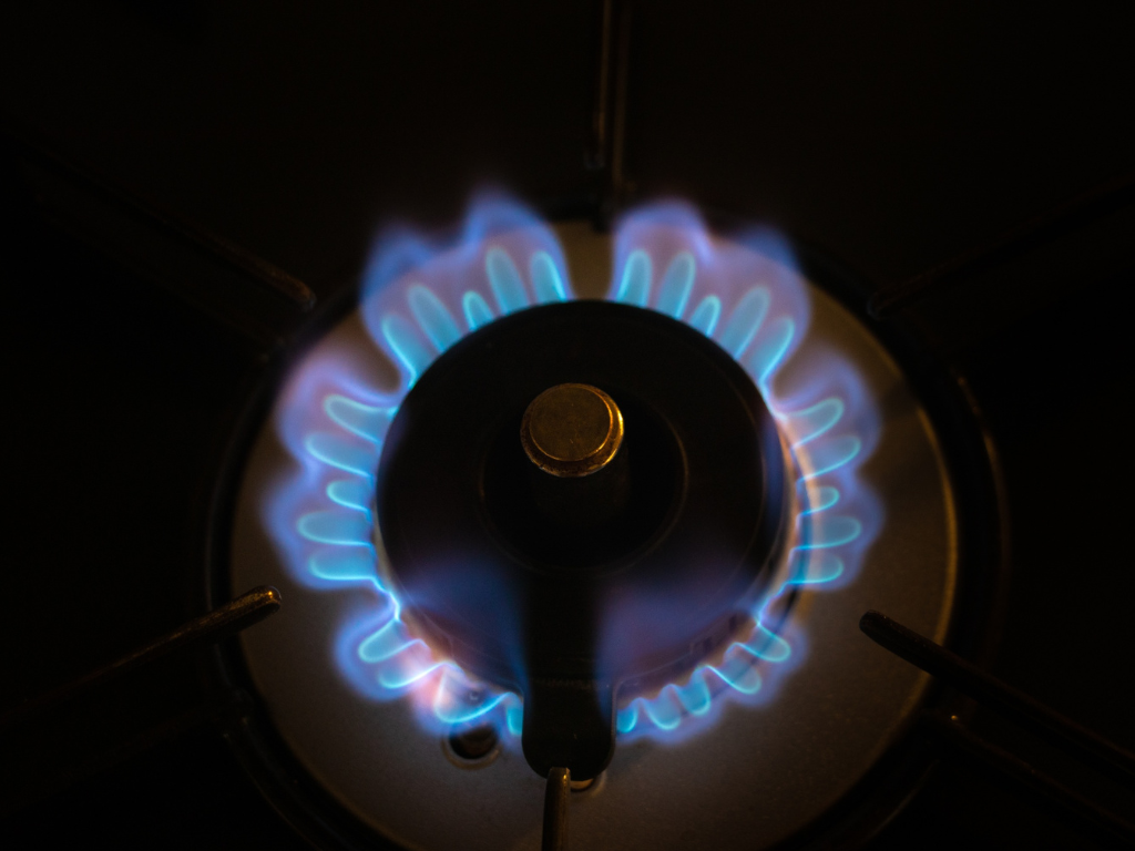 Foto: Canva. Venezuela inicia transporte de gas butano a Colombia por el Puente Simón Bolívar. Ministros de Petro y Delcy Rodríguez sellan acuerdo.